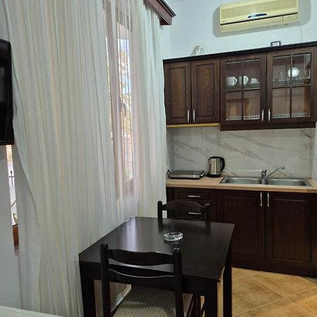 Vita Apartment - Spacious Garden And Balcony 5 Min To Beach & Center Ksamil Luaran gambar