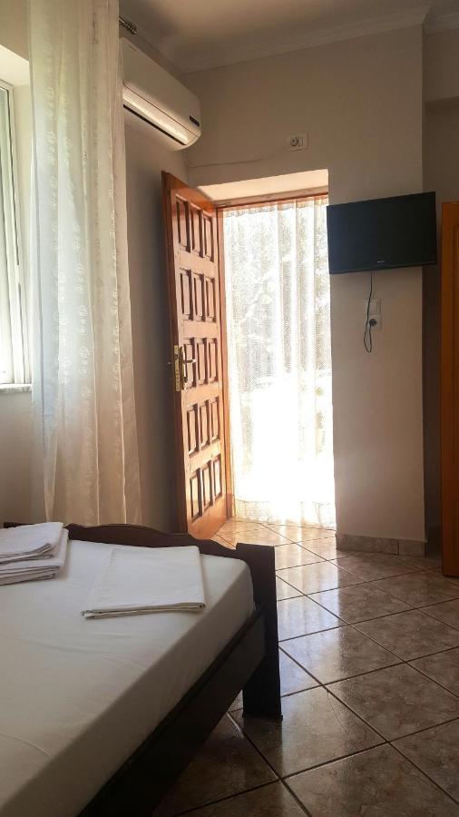 Vita Apartment - Spacious Garden And Balcony 5 Min To Beach & Center Ksamil Luaran gambar