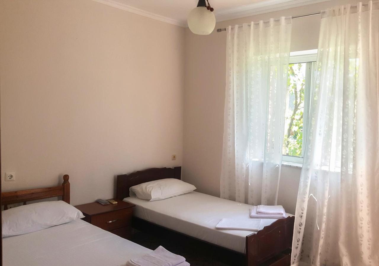 Vita Apartment - Spacious Garden And Balcony 5 Min To Beach & Center Ksamil Luaran gambar