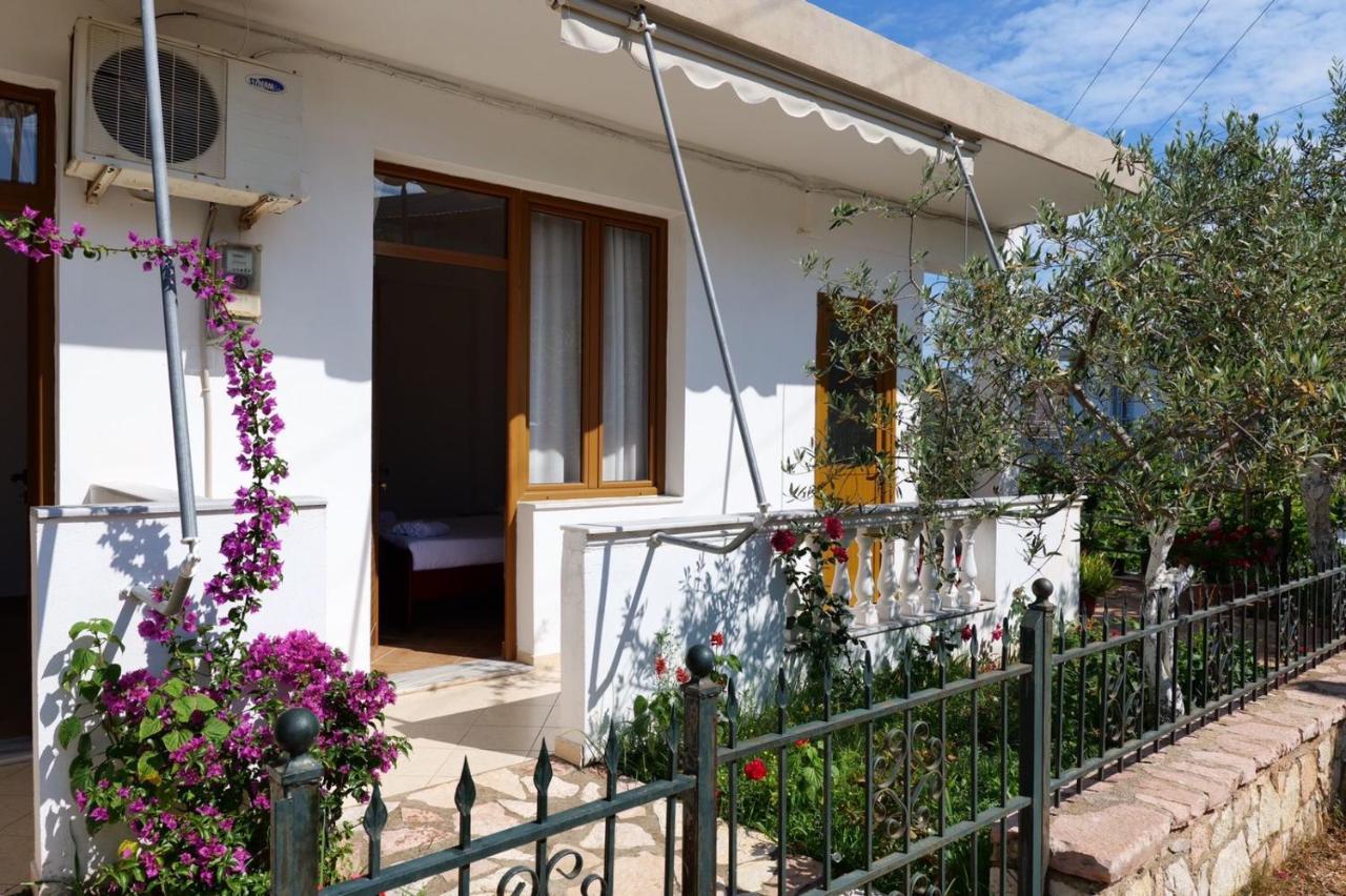 Vita Apartment - Spacious Garden And Balcony 5 Min To Beach & Center Ksamil Luaran gambar