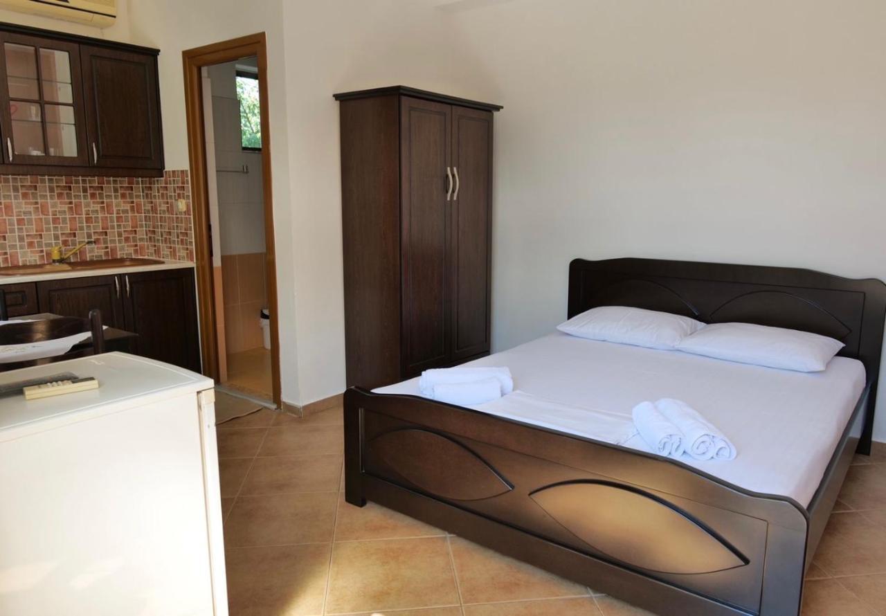 Vita Apartment - Spacious Garden And Balcony 5 Min To Beach & Center Ksamil Luaran gambar
