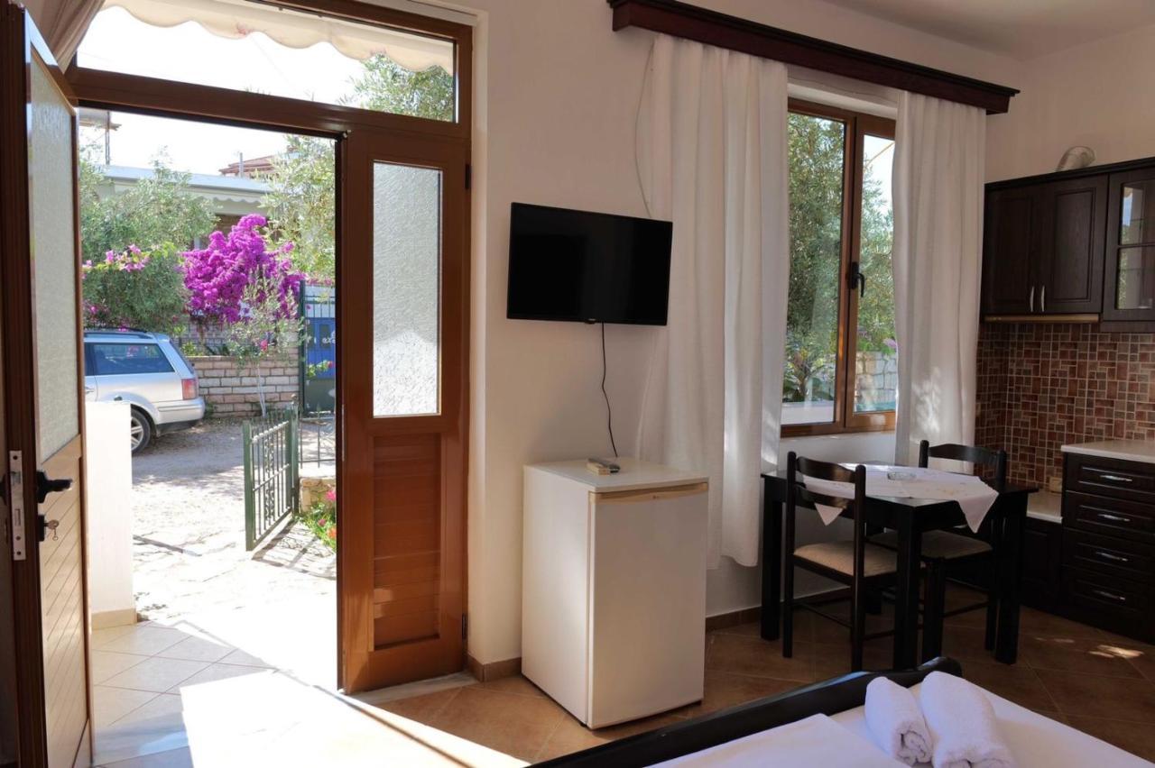Vita Apartment - Spacious Garden And Balcony 5 Min To Beach & Center Ksamil Luaran gambar