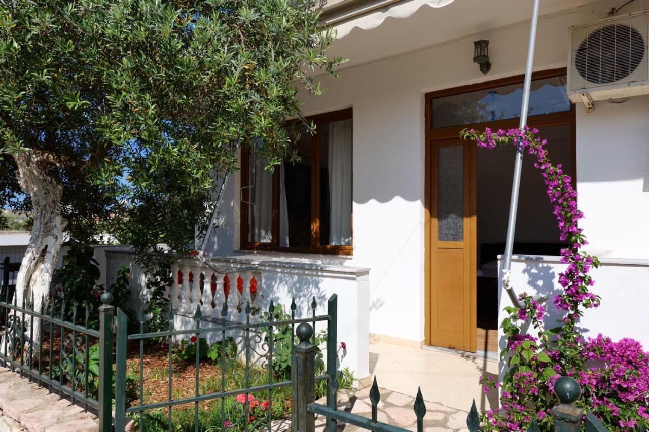 Vita Apartment - Spacious Garden And Balcony 5 Min To Beach & Center Ksamil Luaran gambar