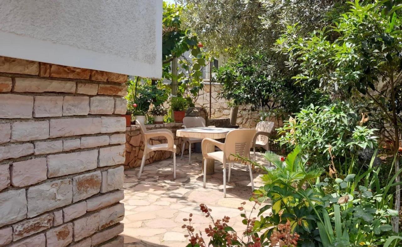 Vita Apartment - Spacious Garden And Balcony 5 Min To Beach & Center Ksamil Luaran gambar