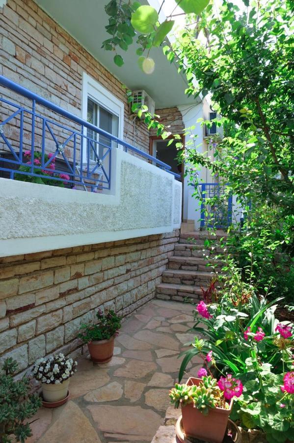 Vita Apartment - Spacious Garden And Balcony 5 Min To Beach & Center Ksamil Luaran gambar
