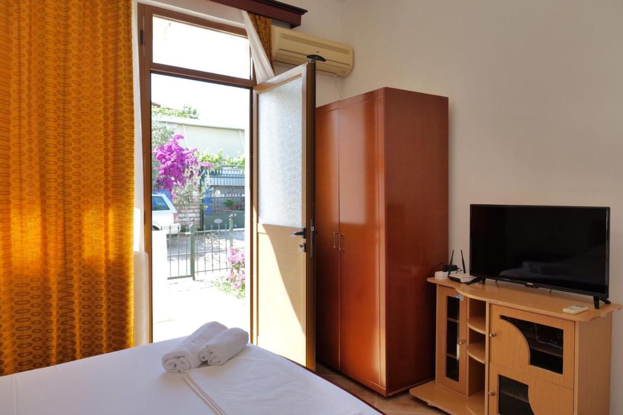Vita Apartment - Spacious Garden And Balcony 5 Min To Beach & Center Ksamil Luaran gambar