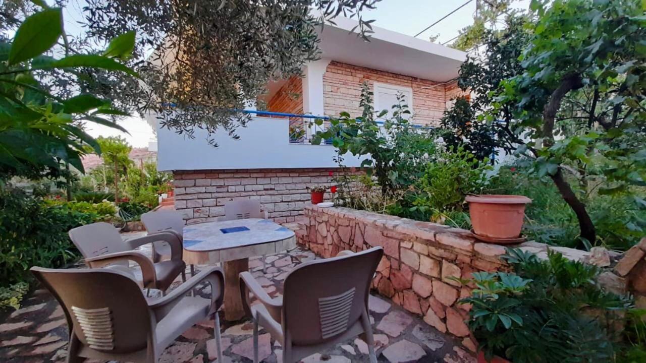 Vita Apartment - Spacious Garden And Balcony 5 Min To Beach & Center Ksamil Luaran gambar