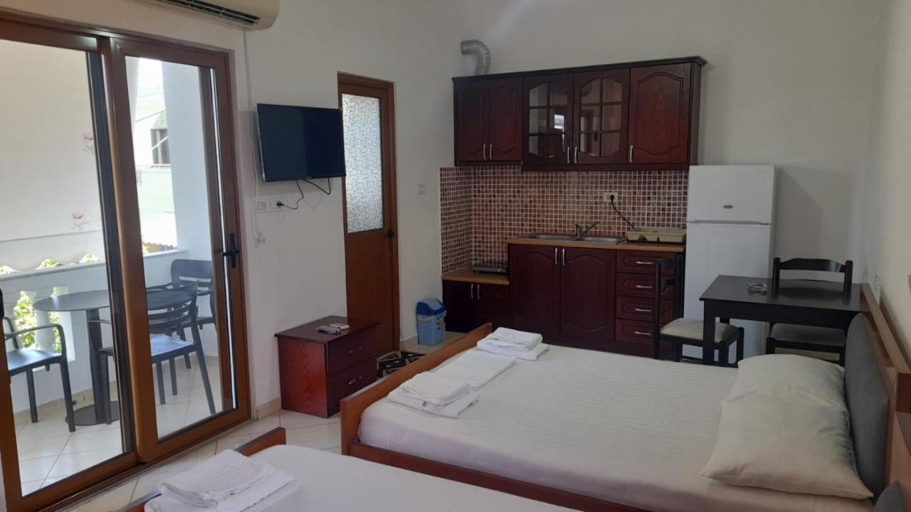 Vita Apartment - Spacious Garden And Balcony 5 Min To Beach & Center Ksamil Luaran gambar