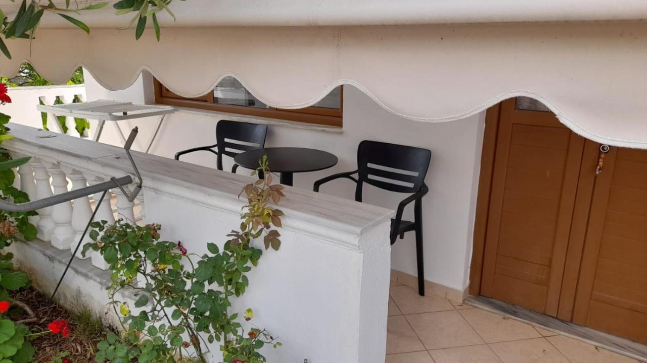 Vita Apartment - Spacious Garden And Balcony 5 Min To Beach & Center Ksamil Luaran gambar