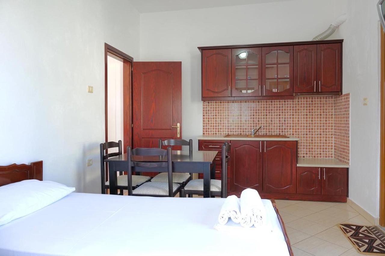 Vita Apartment - Spacious Garden And Balcony 5 Min To Beach & Center Ksamil Luaran gambar