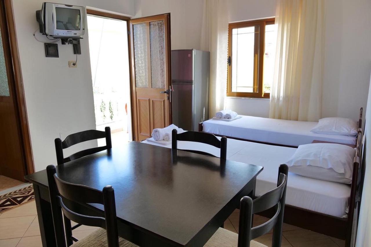 Vita Apartment - Spacious Garden And Balcony 5 Min To Beach & Center Ksamil Luaran gambar