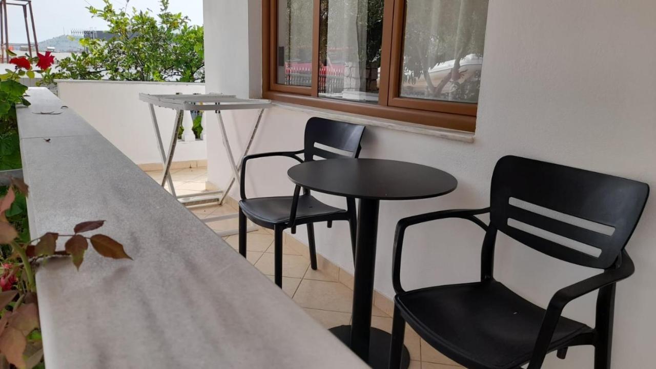 Vita Apartment - Spacious Garden And Balcony 5 Min To Beach & Center Ksamil Luaran gambar