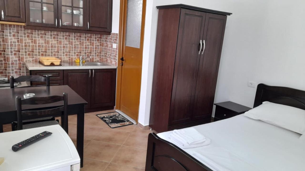 Vita Apartment - Spacious Garden And Balcony 5 Min To Beach & Center Ksamil Luaran gambar