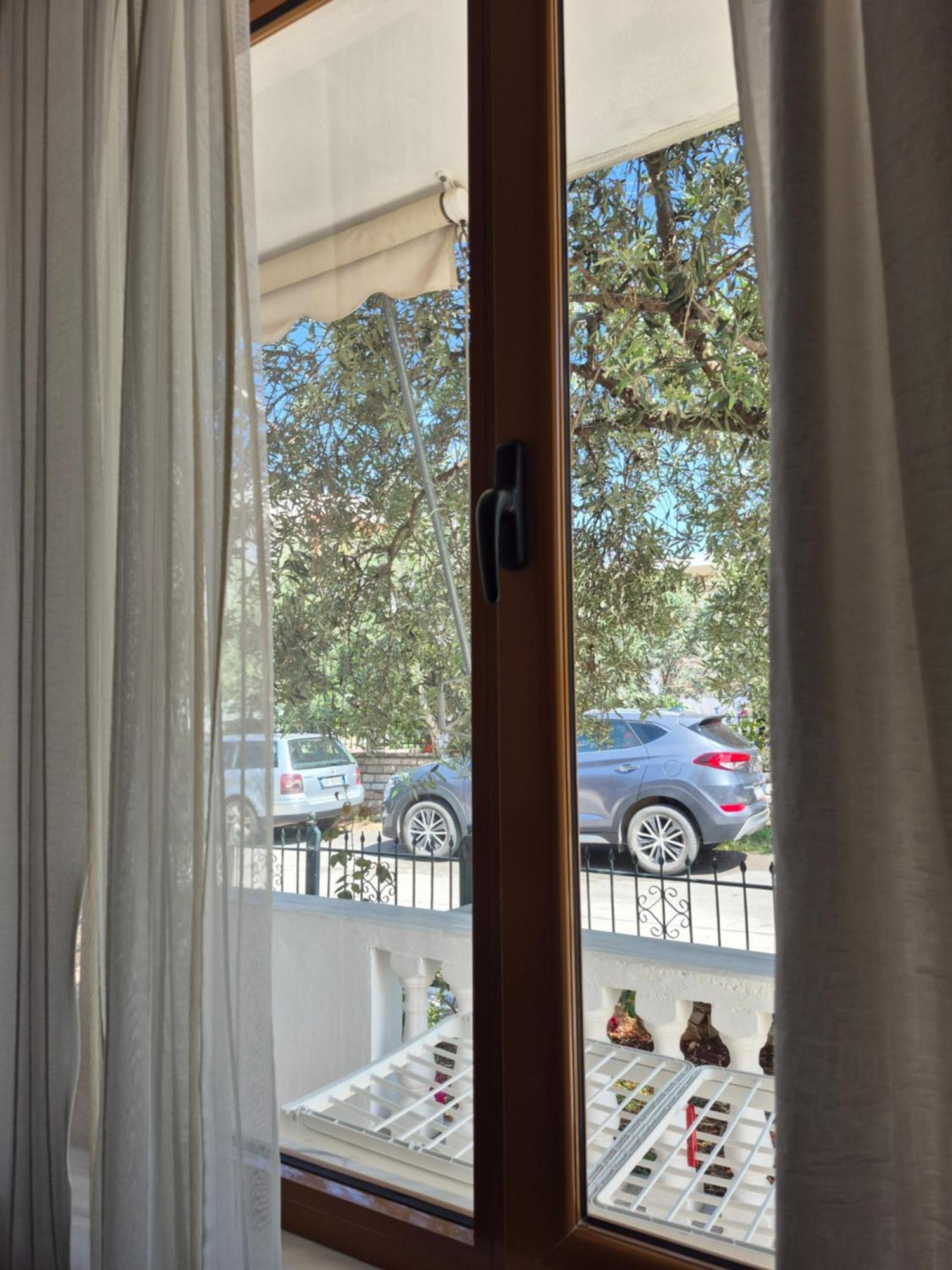 Vita Apartment - Spacious Garden And Balcony 5 Min To Beach & Center Ksamil Luaran gambar