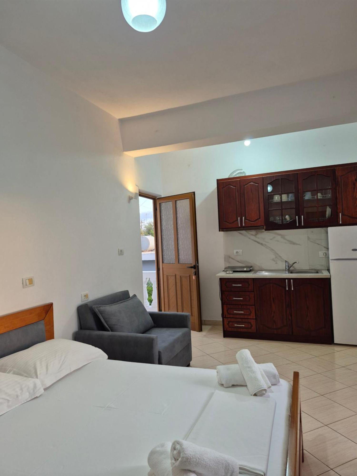 Vita Apartment - Spacious Garden And Balcony 5 Min To Beach & Center Ksamil Luaran gambar
