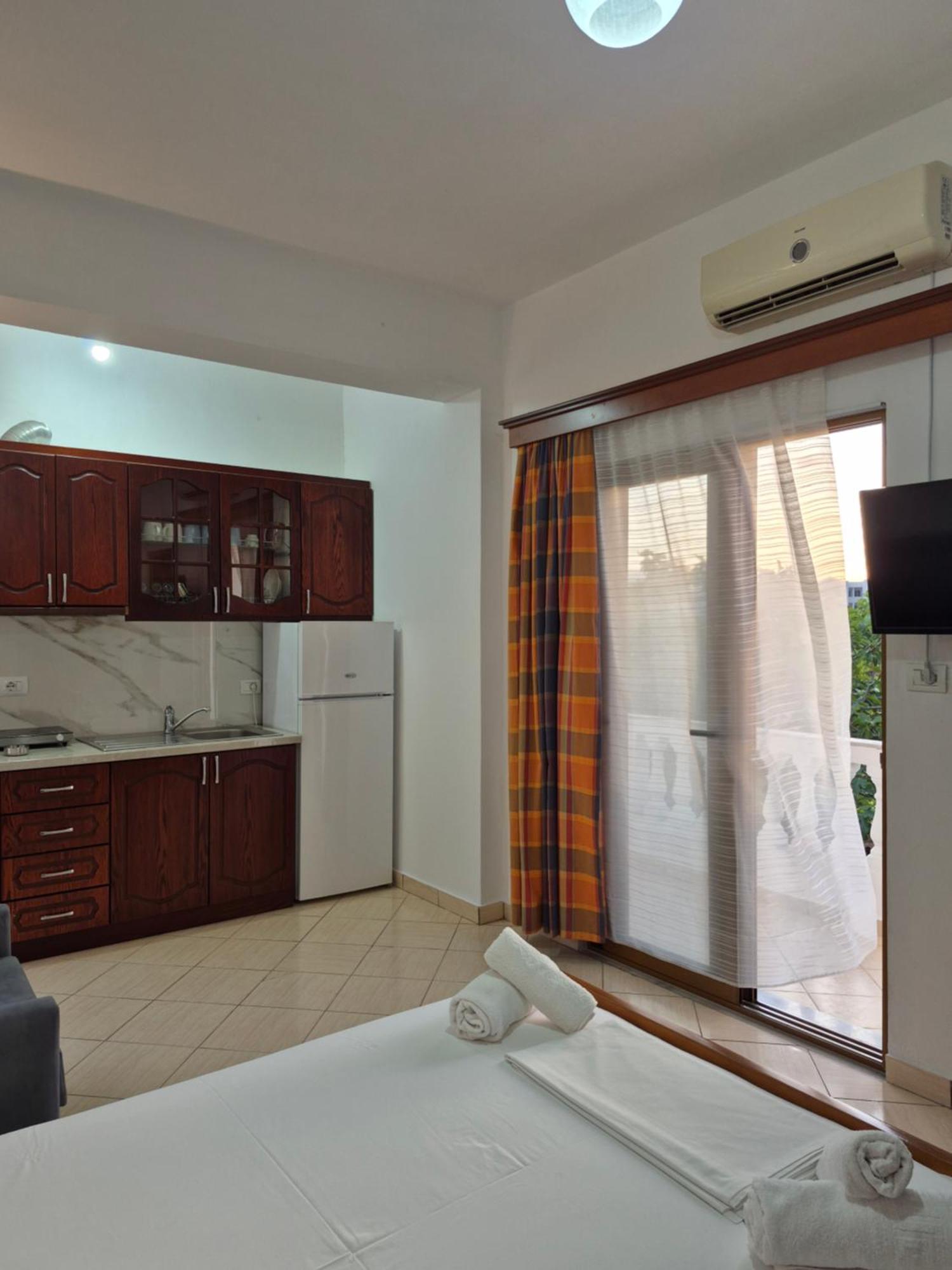 Vita Apartment - Spacious Garden And Balcony 5 Min To Beach & Center Ksamil Luaran gambar