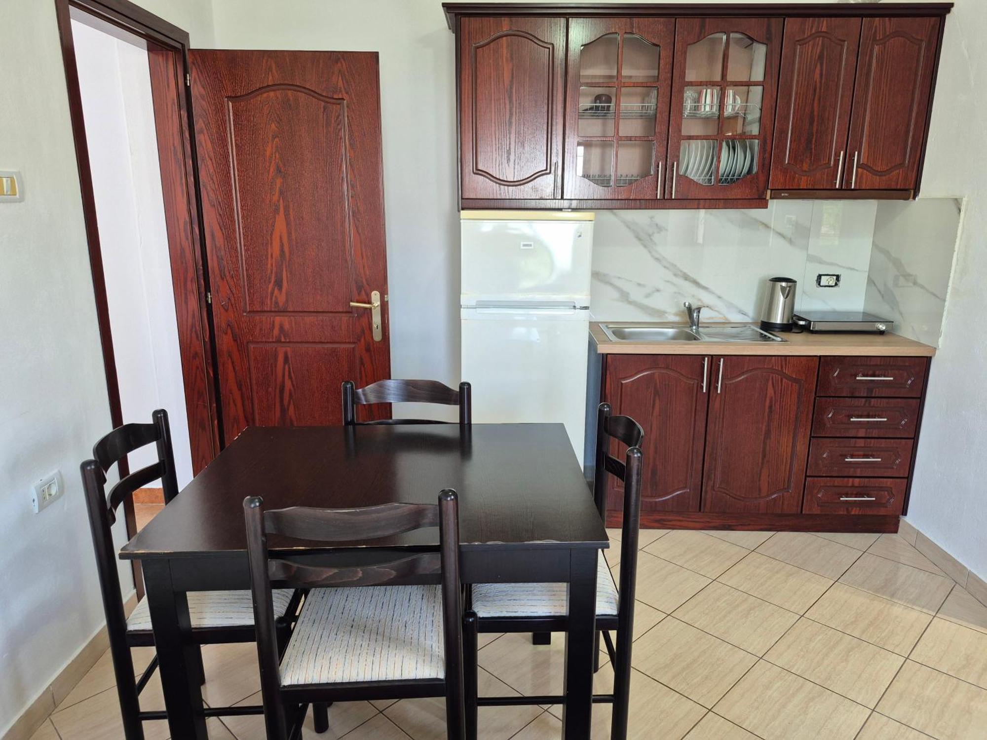 Vita Apartment - Spacious Garden And Balcony 5 Min To Beach & Center Ksamil Luaran gambar