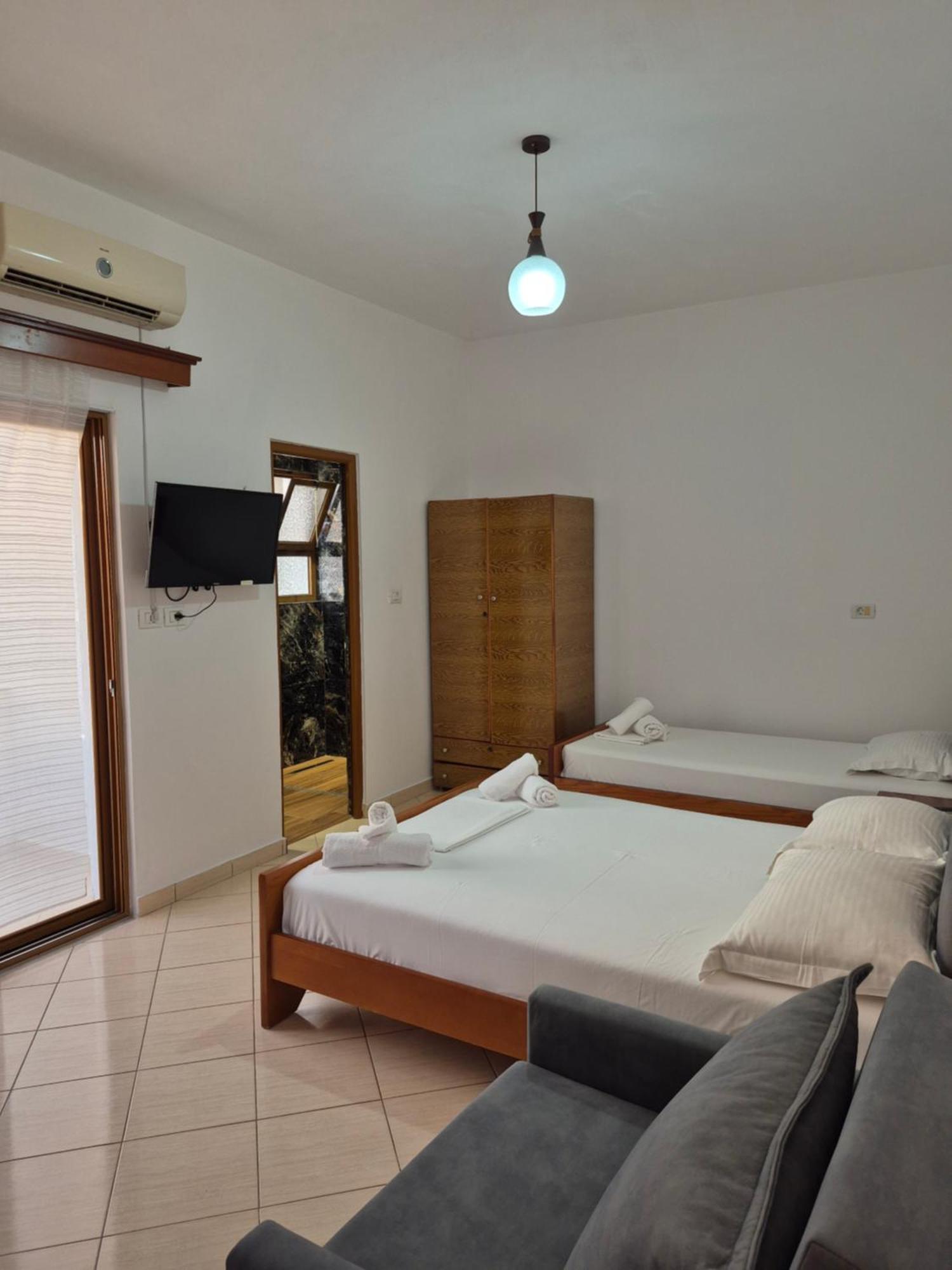 Vita Apartment - Spacious Garden And Balcony 5 Min To Beach & Center Ksamil Luaran gambar