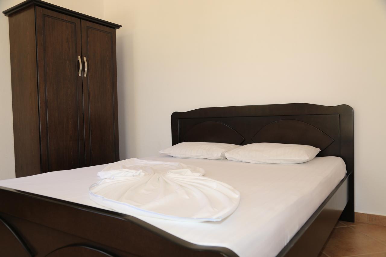 Vita Apartment - Spacious Garden And Balcony 5 Min To Beach & Center Ksamil Luaran gambar